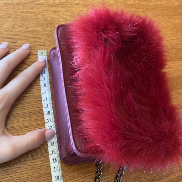 Red Fluffy Crossbody Purse / bag - Picture 9 of 10